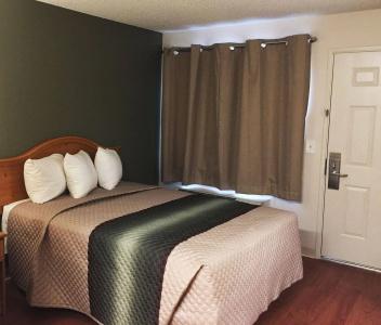 HomeTowne Studios by Red Roof Denver - Airport/Aurora - 2