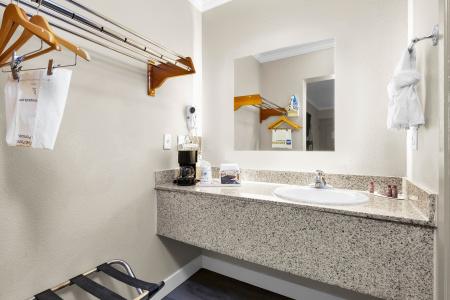 Howard Johnson by Wyndham San Francisco Marina District - 25