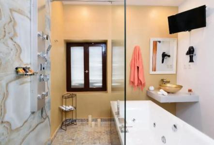 Diamond Luxury Suites - 33