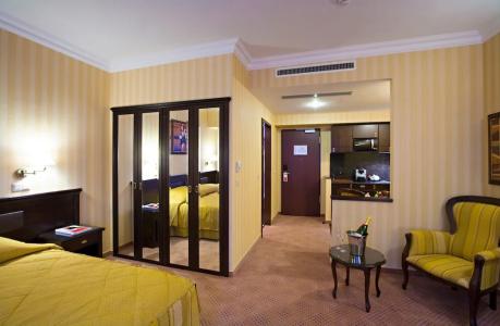 Ramada & Suites by Wyndham Bucharest North - 43