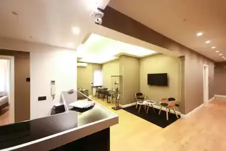 7th Floor Suite - 24