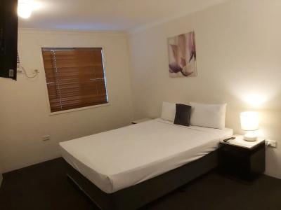 Cosmopolitan & Serviced Apartments - 6