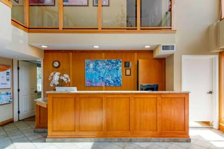 Econo Inn & Suites - - 1
