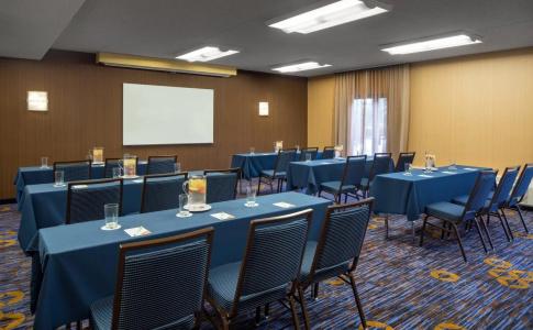 Courtyard by Marriott Denver Central Park - 23