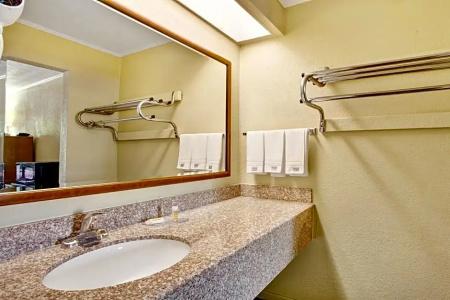 Days Inn by Wyndham West - 23