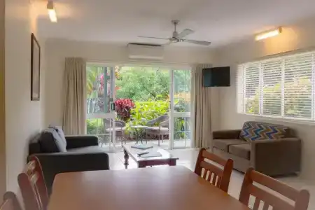 Cairns Queenslander & Apartments - 6