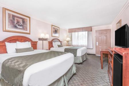 Ramada by Wyndham - 5