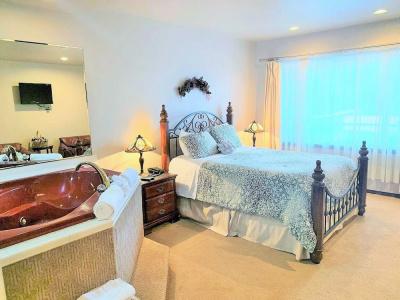 Breakers Boutique Inn - 110