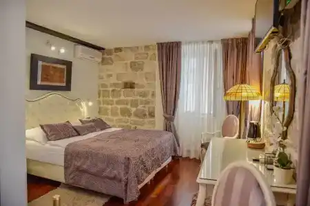 Kastel 1700 Boutique - 84