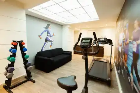 Best Western Plus Embassy - 24