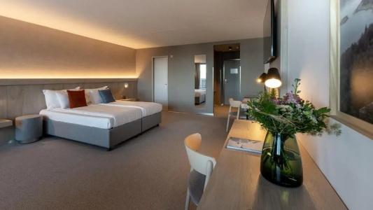 Victoria & Residence - 100