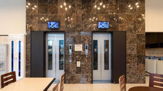 Toyoko Inn Chiba Makuhari - 1
