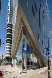 Montcalm East, Autograph Collection - 31
