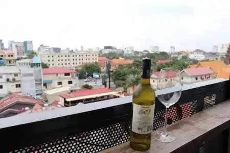 Hh & Sky Bar - 37