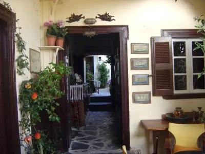 Aeginitikon Arhontikon Stylish Boutique - 13