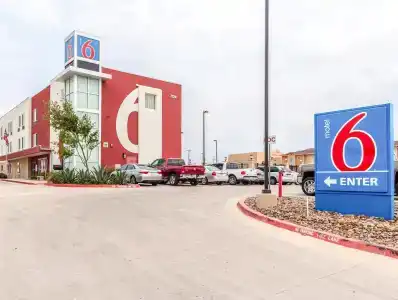 6-Laredo, TX - Airport - 0
