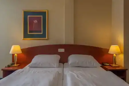 Prominent Inn - 2