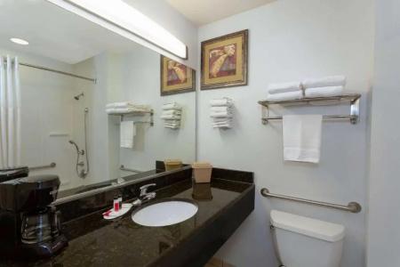 Days Inn & Suites by Wyndham - 68