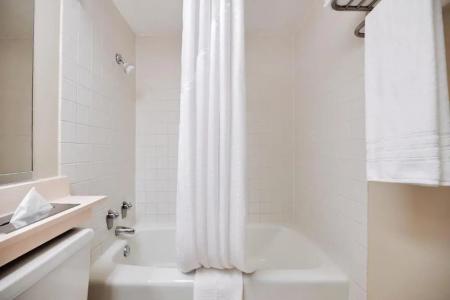 Days Inn by Wyndham Los Angeles - 28