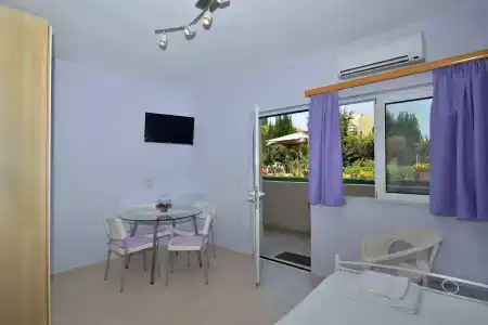 Stamatakis Boutique Studios - 31