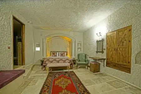 Risus Cave Suites - 8