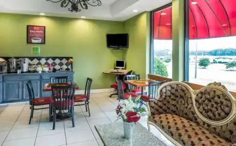 Budgetel Inn and Suites - Fort Gordon - 12