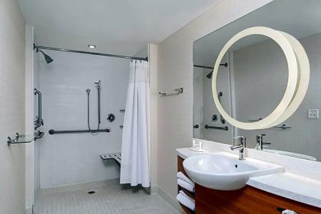 SpringHill Suites by Marriott Downtown/Cameron Harbor - 46