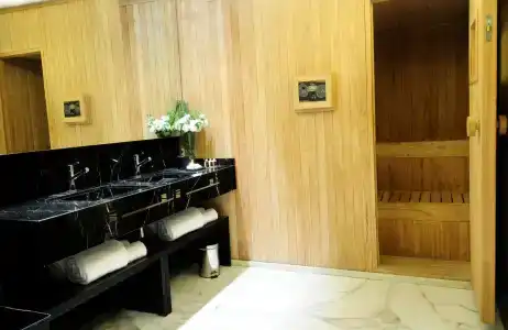 1828 Smart Boutique - 1