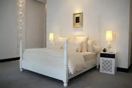 Chloe Gallery - 16