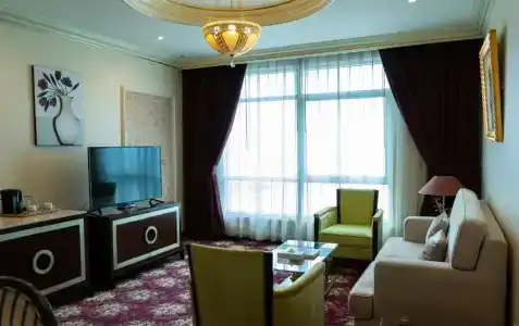 Ewan Sharjah - 60