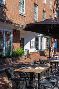 Georgetown Inn - 37