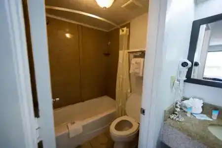 Ocean Breeze Inn - 26
