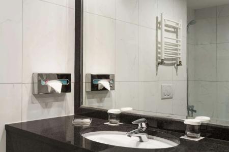 Ramada & Suites by Wyndham Bucharest North - 8