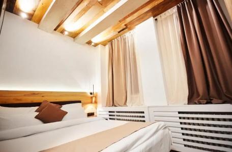 One Luxury Suites - 102