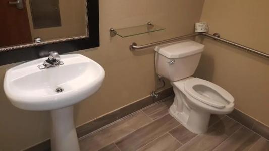 Best Western Airport Inn & Suites - 43