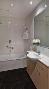 Adina Apartment Barrack Plaza - 110