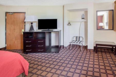 Super 8 by Wyndham Chicago IL - 45