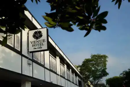 Venue The Lily - Sg Clean - 0
