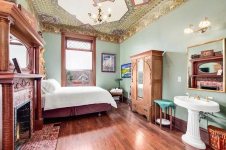 Lumber Baron Inn and Gardens - 3