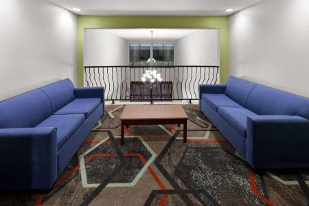 Microtel Inn & Suites by Wyndham College Station - 18