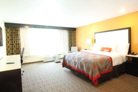 Ramada by Wyndham Culver City - 29