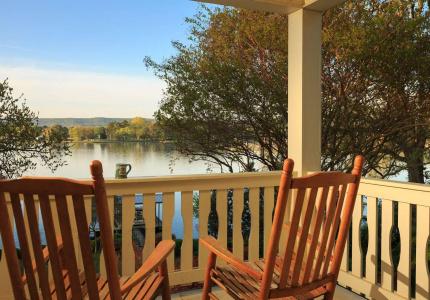 Lookout Point Lakeside Inn - 6