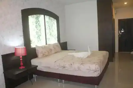 Huen Chan Thip - 15