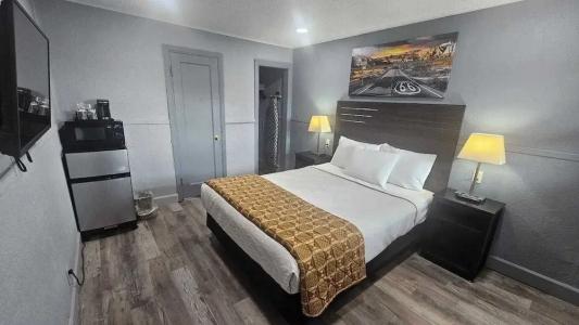 Travelers Inn - 13