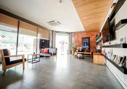 JW Boutique - 12