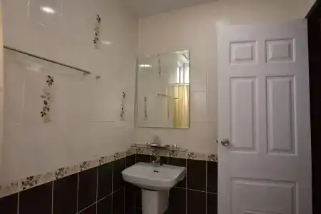 Gold Airport Suites - 8