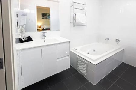 Cardiff Executive - 32