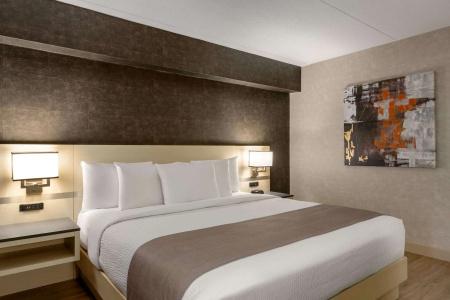 Days Inn by Wyndham Toronto West - 4