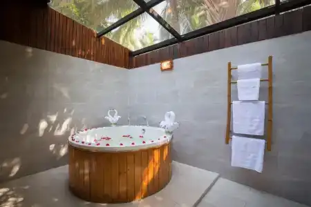 Diamond Bay Resort & Spa - 81