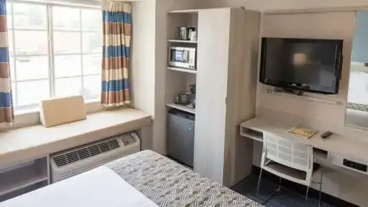 Microtel Inn & Suites - - 21